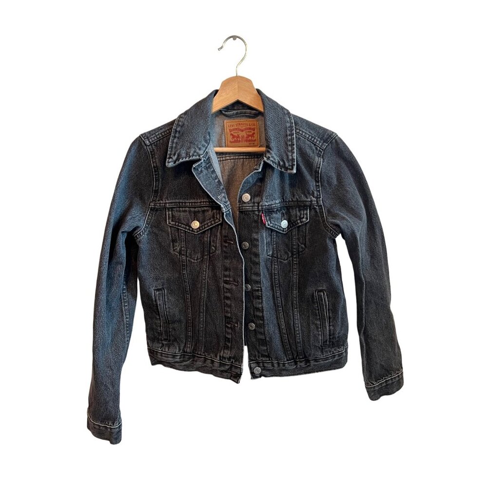 Levis Women's Size M Black Denim Distressed Trucker Jean Jacket